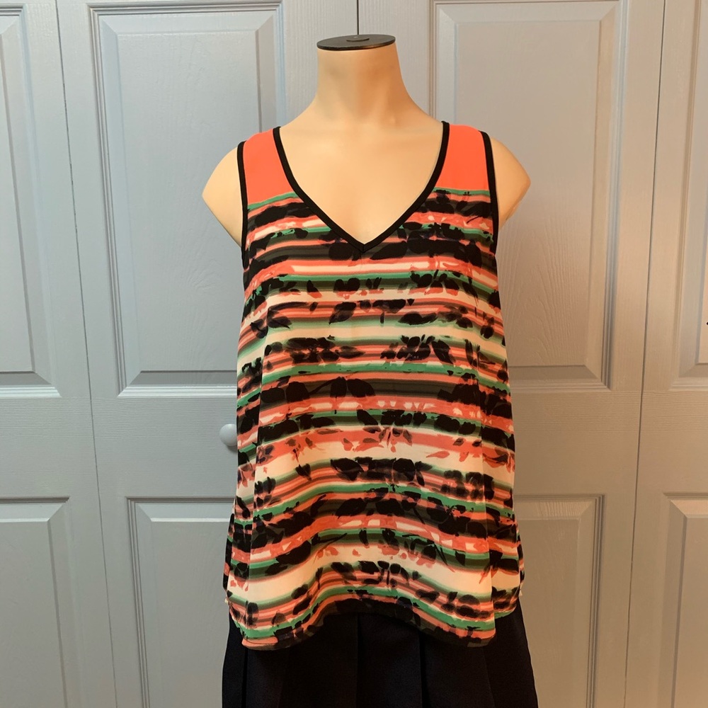 Beautiful sleeveless blouse.